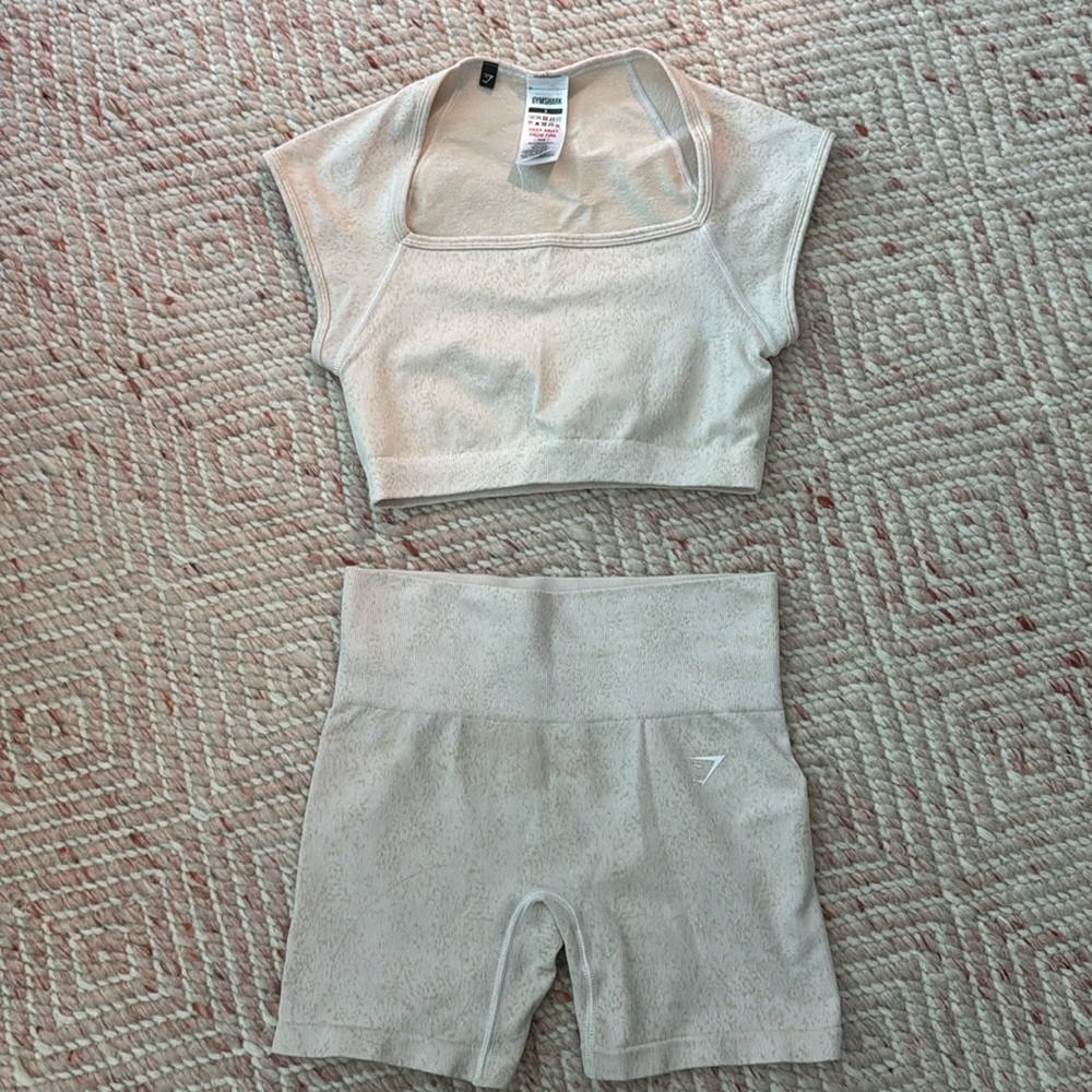 Gymshark Shorts and Shirt set size Small